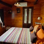 בקתה De Madera Junto Al Jaras