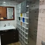 בקתה De Madera Junto Al Jaras *