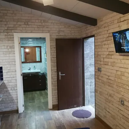 Chalet De Madera Junto Al Jaras